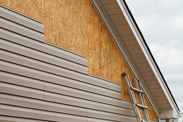 Professional Fiber Cement Siding technician working in Ashton, MD